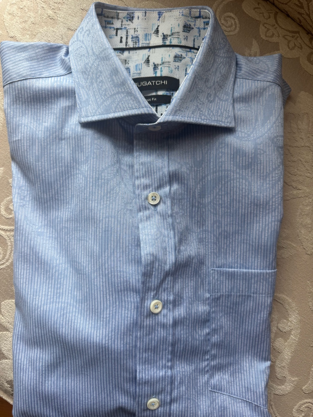 Bugatchi Men’s Button-Up Shirt
Size Medium | Excellent Condition